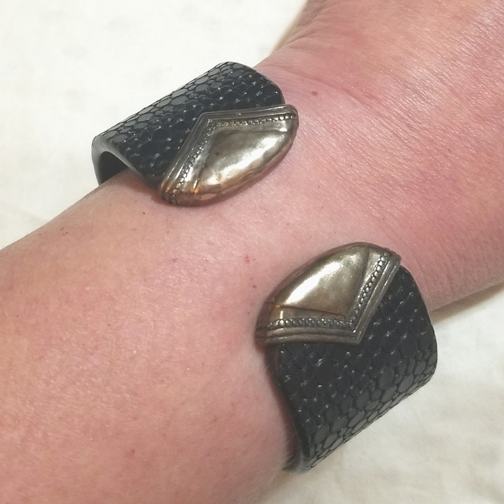 RETIRED SILPADA Stingray Leather Sterling Cuff Bangle Bracelet